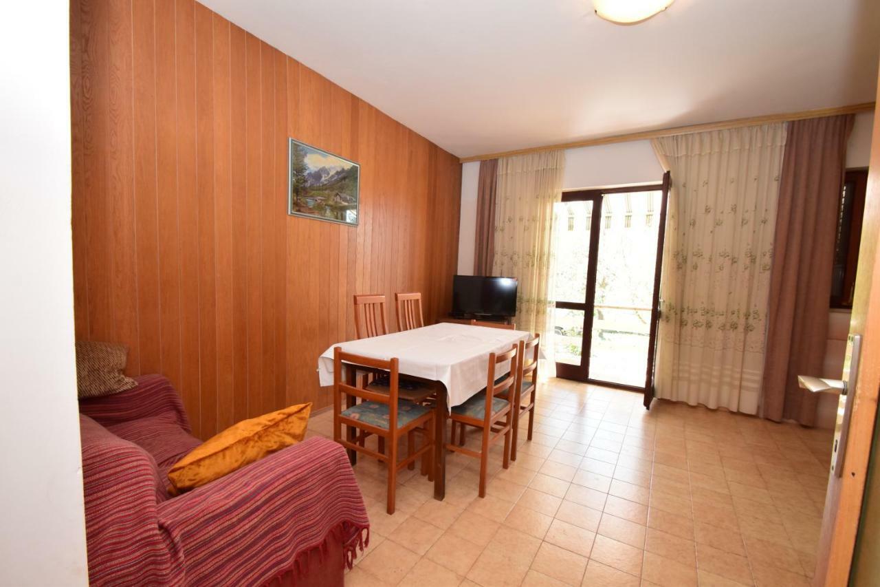 Apartments Ivan Starigrad Paklenica Buitenkant foto