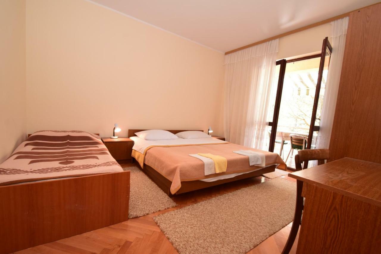 Apartments Ivan Starigrad Paklenica Buitenkant foto