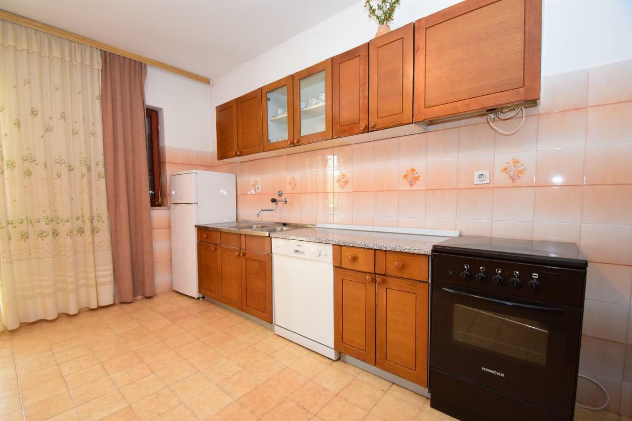 Apartments Ivan Starigrad Paklenica Buitenkant foto