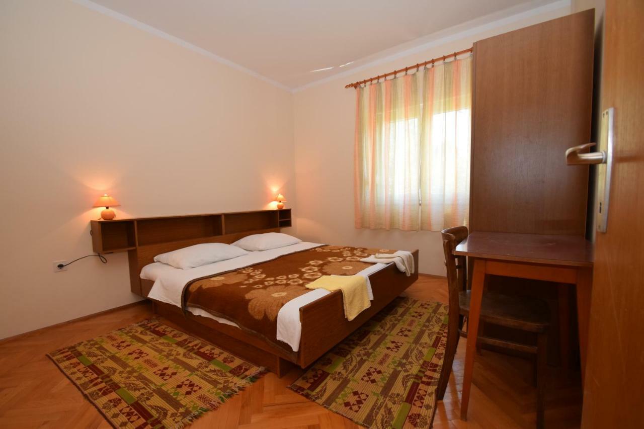 Apartments Ivan Starigrad Paklenica Buitenkant foto