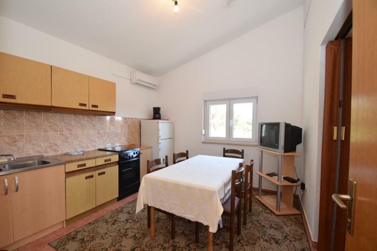 Apartments Ivan Starigrad Paklenica Buitenkant foto