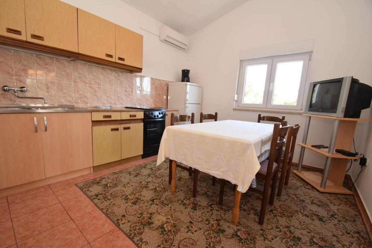 Apartments Ivan Starigrad Paklenica Buitenkant foto