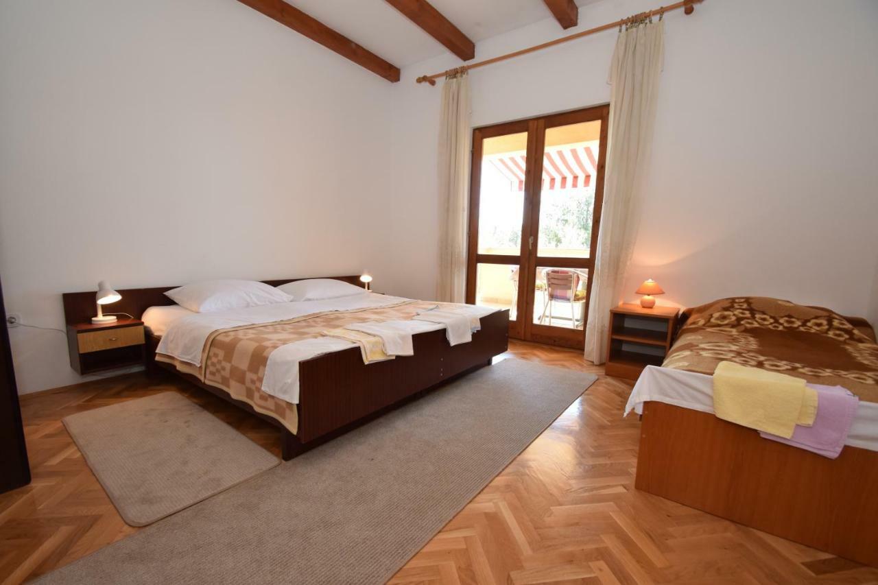 Apartments Ivan Starigrad Paklenica Buitenkant foto